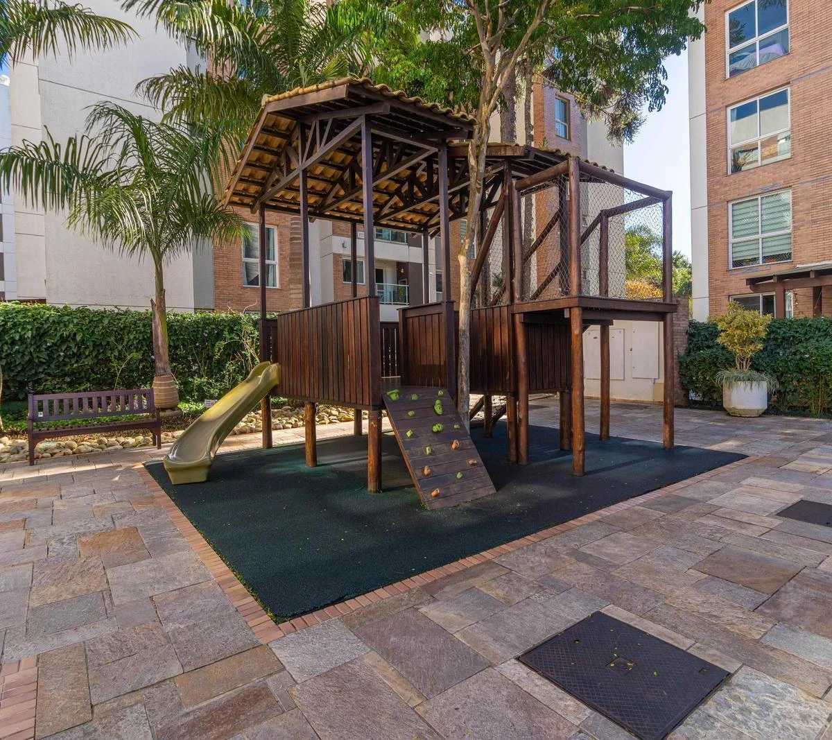 3-bedroom apartment with a grill on the balcony — photo 39
