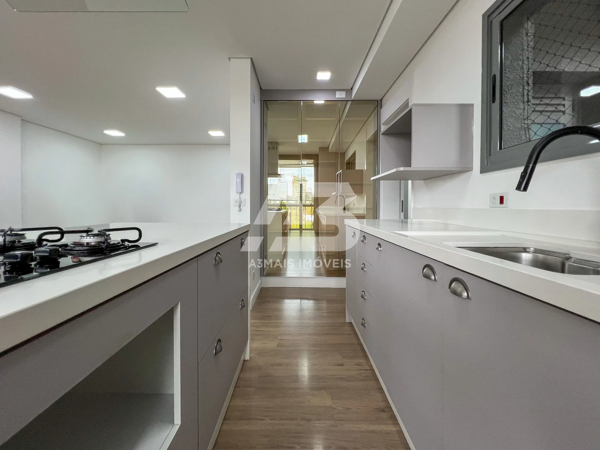 103 m² apartment with an open-plan gas kitchen — photo 2