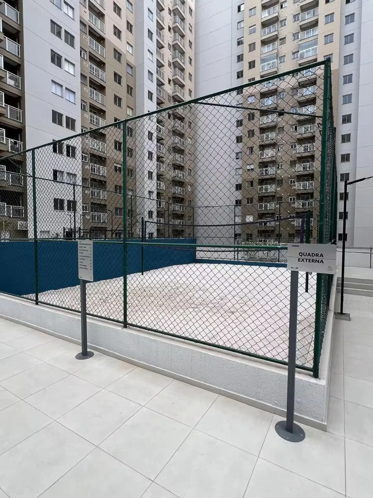 2-bedroom apartment with balcony and laundry area — photo 10