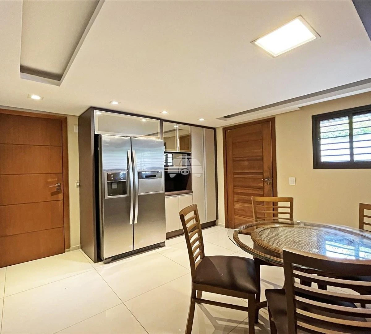 Washing machine in a 5-bedroom house, 280 m²
