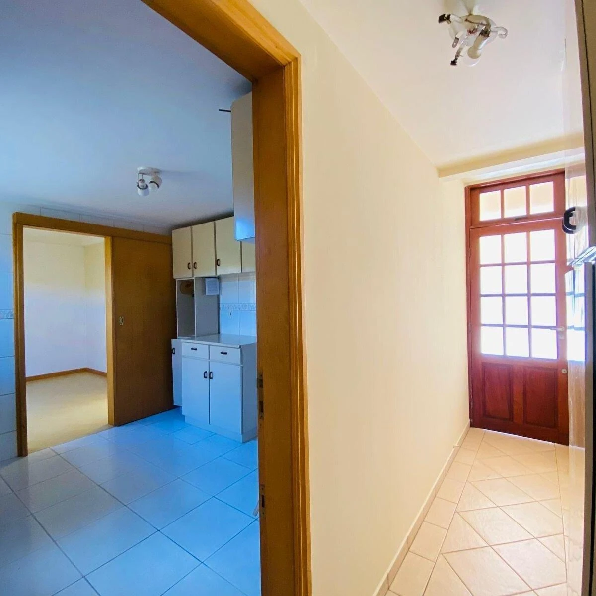 3-bedroom house with a glass-enclosed balcony in Curitiba — photo 21