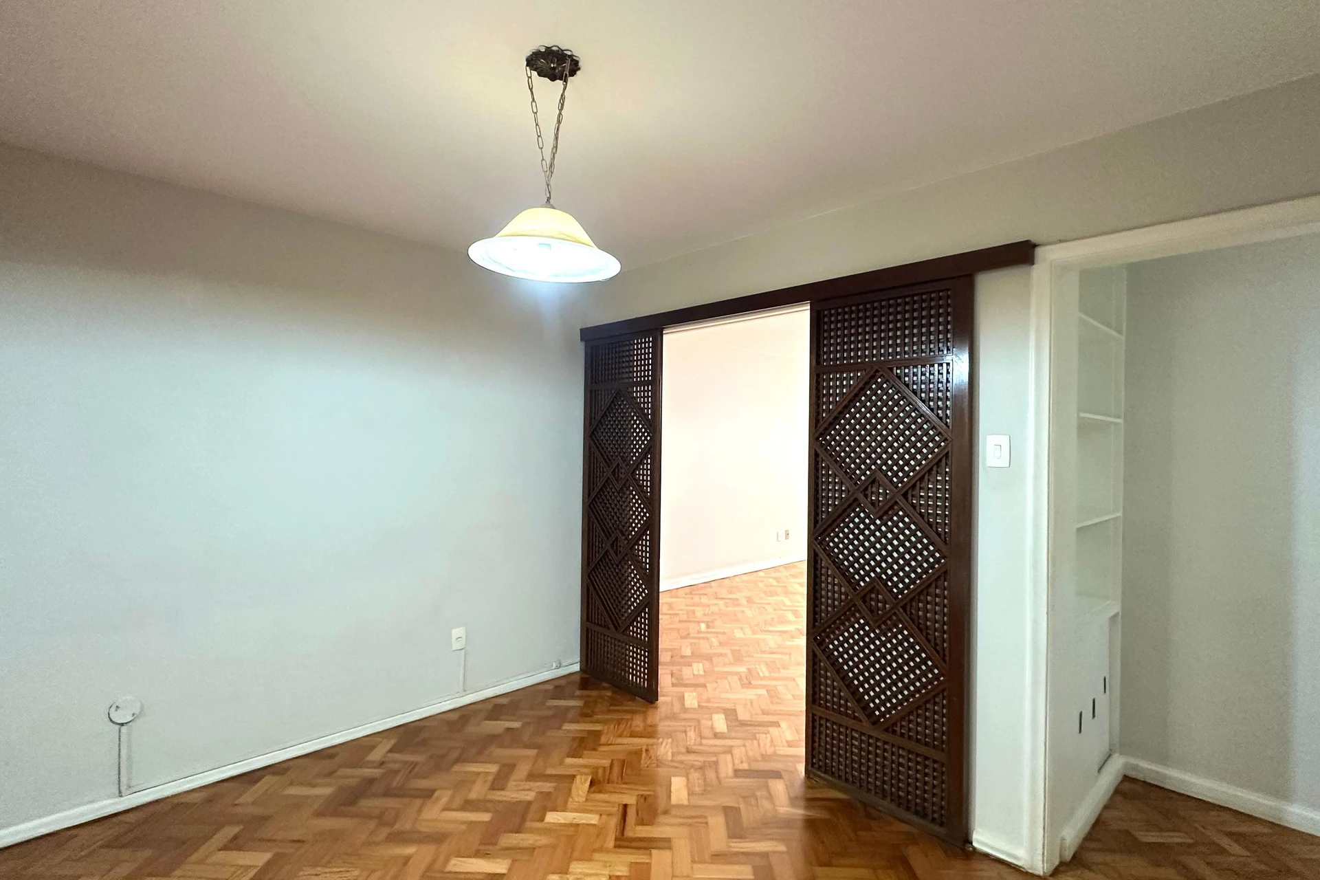 Квартира з 3 спальнями та дерев'яною підлогою або ламінатом — photo 22