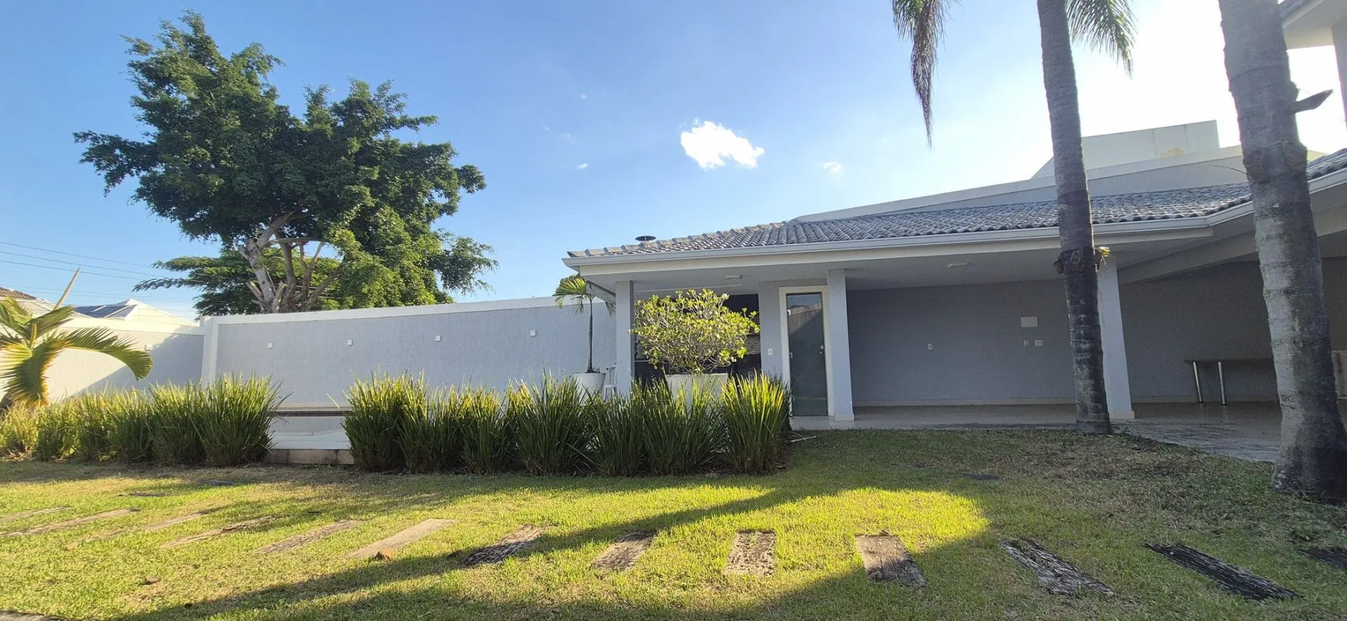 Furnished house, 469 m², with floor-to-ceiling windows — photo 22