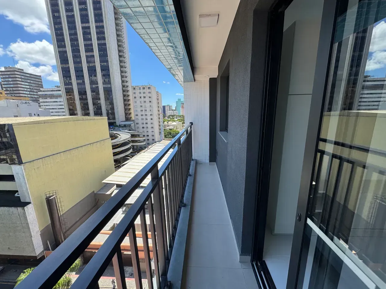 Furnished 1-bedroom apartment with a balcony — photo 16
