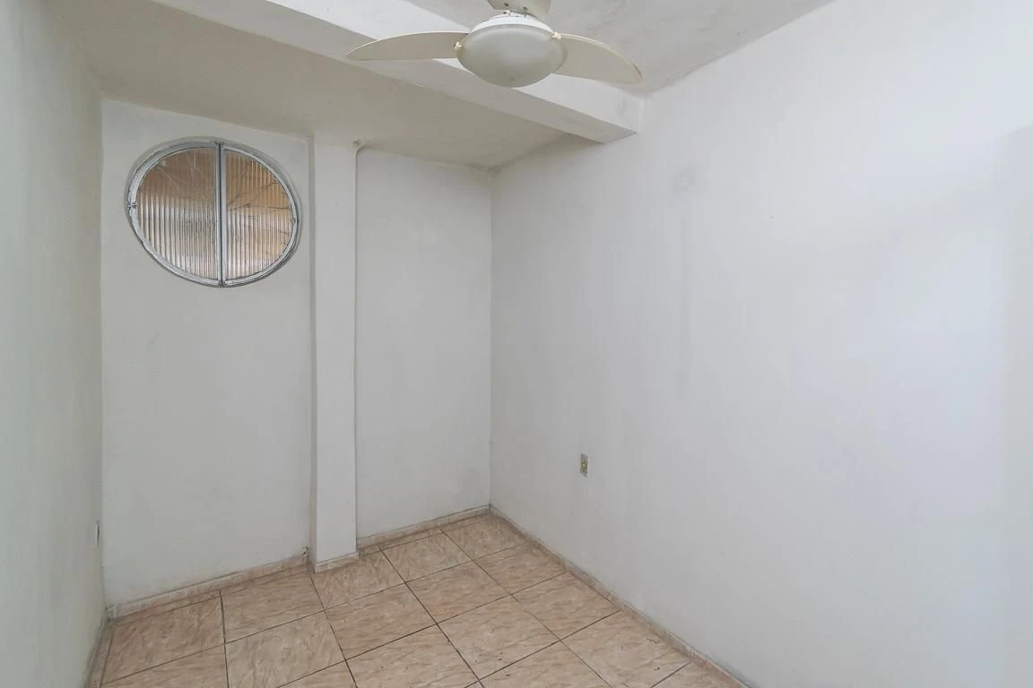 Unfurnished apartment with 2 bedrooms and a laundry area — photo 25