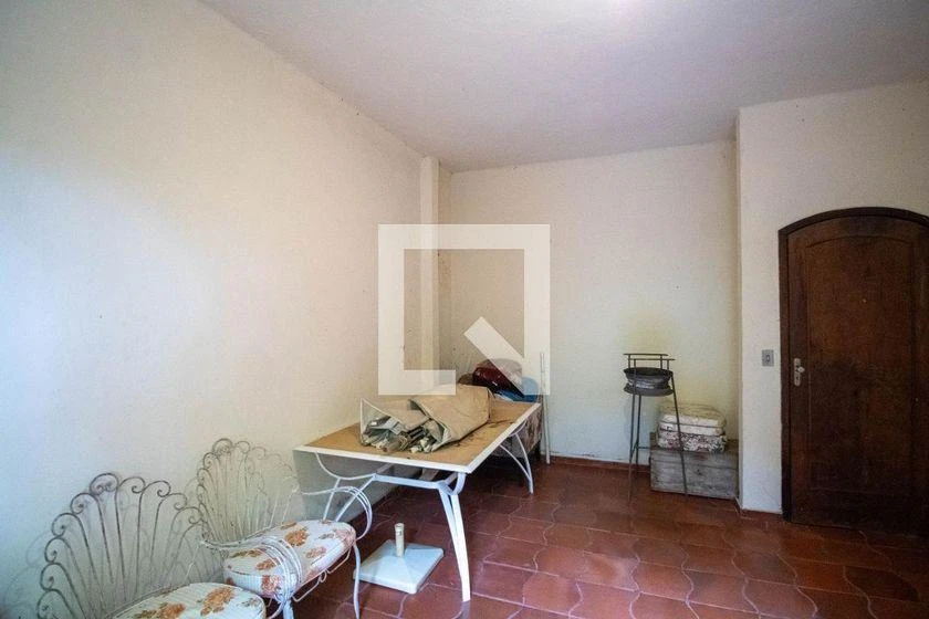Furnished house with 4 bedrooms and 215 m² — photo 41