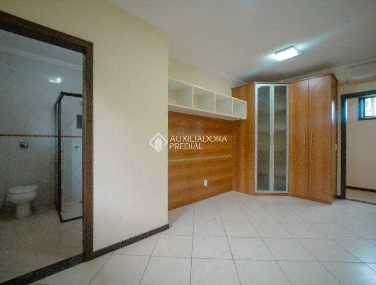 1723 m² house with a bathtub and a grill on the balcony — photo 15