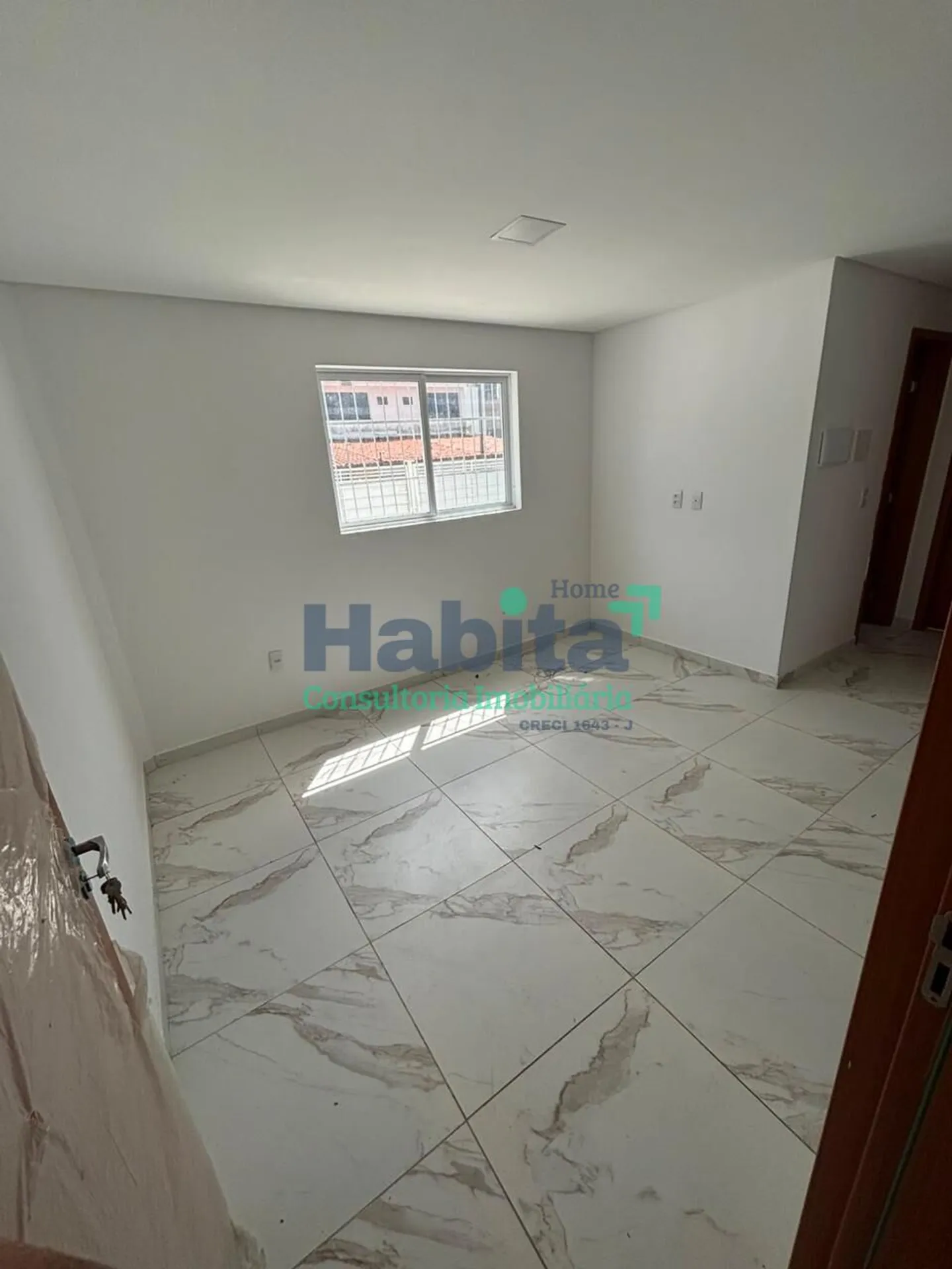 2-bedroom apartment with laundry area and suite — photo 3