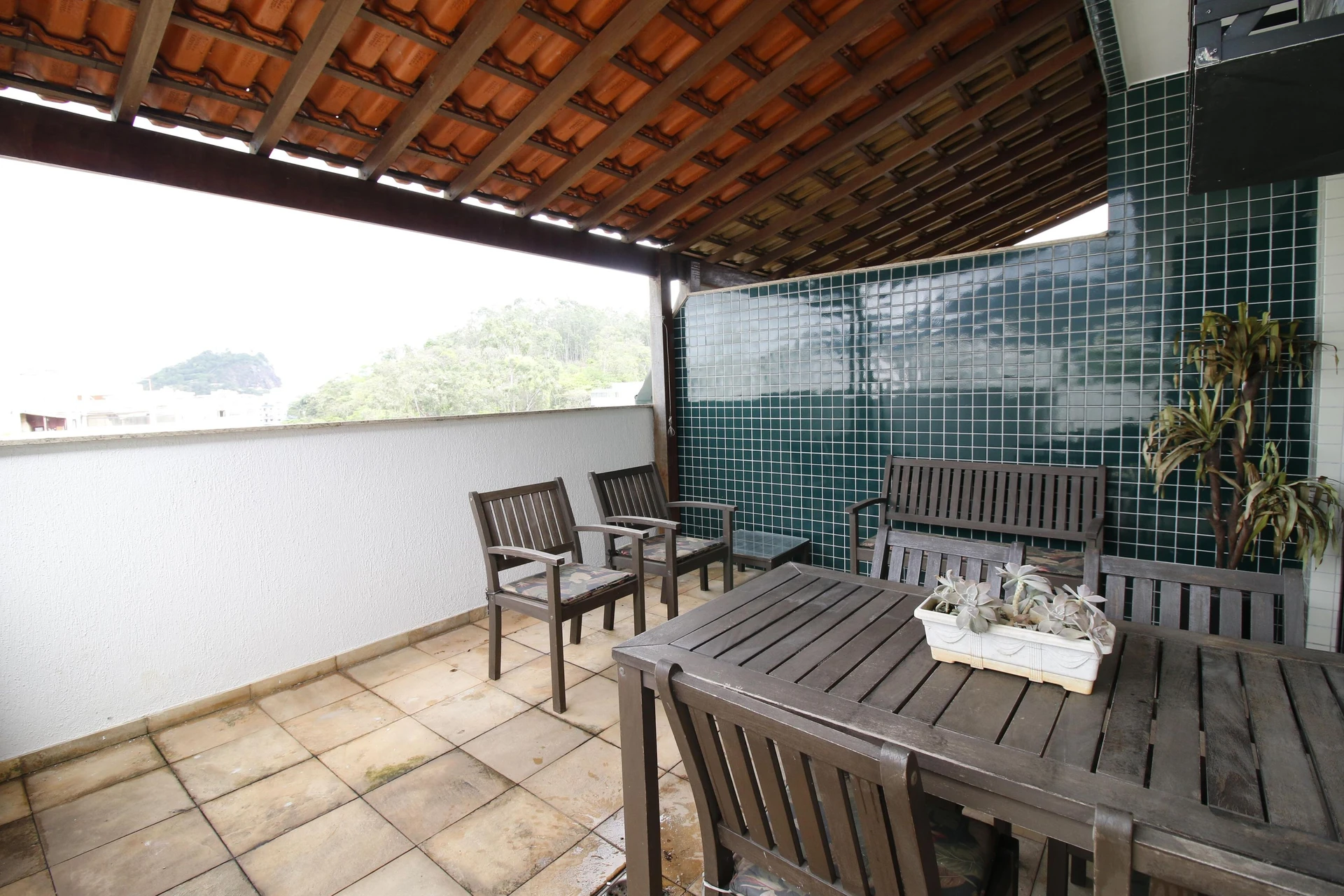 Balcony with a grill in a 4-bedroom apartment, 172 m² — photo 52
