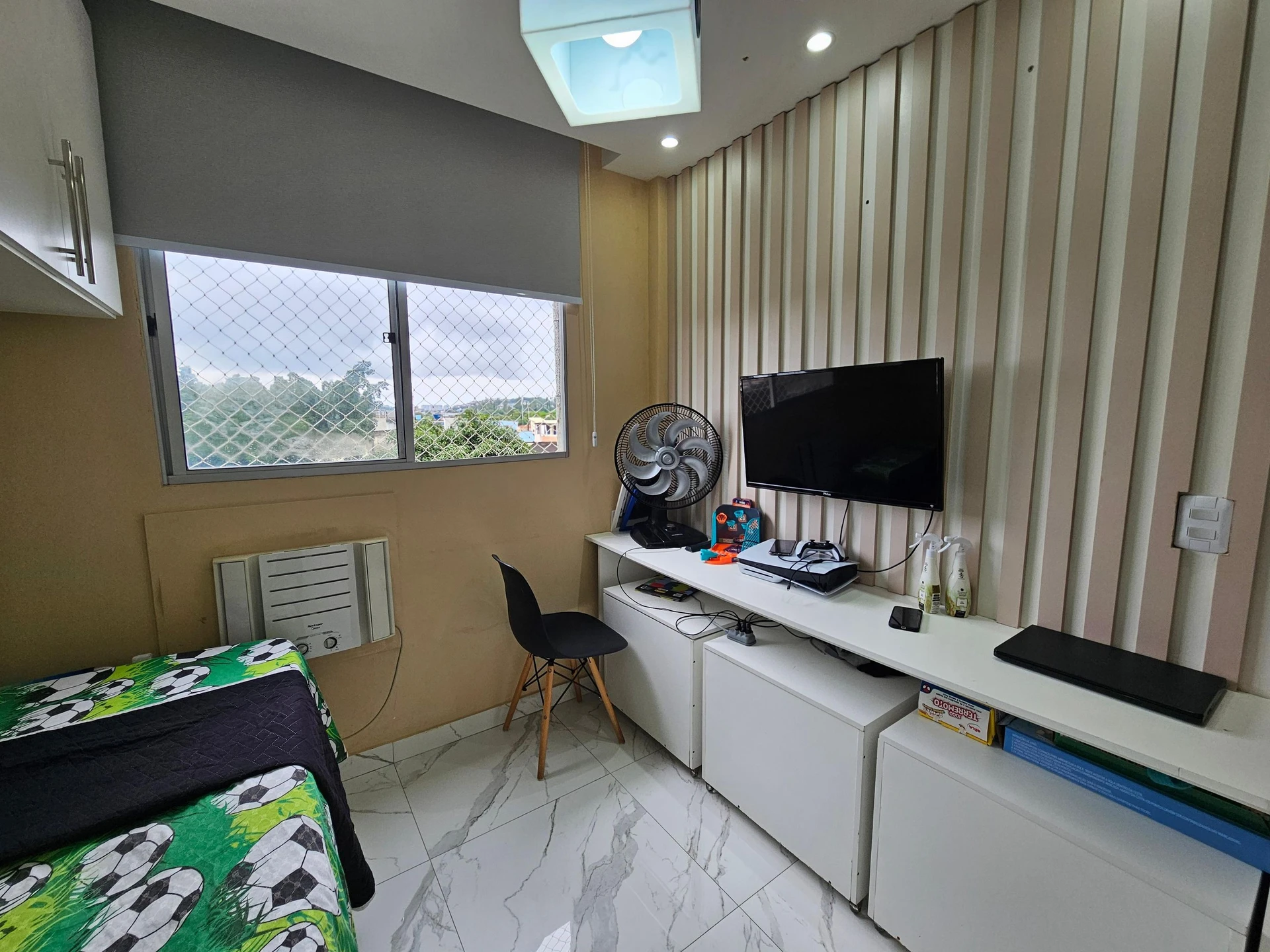 2-bedroom apartment in a building with a pool — photo 15