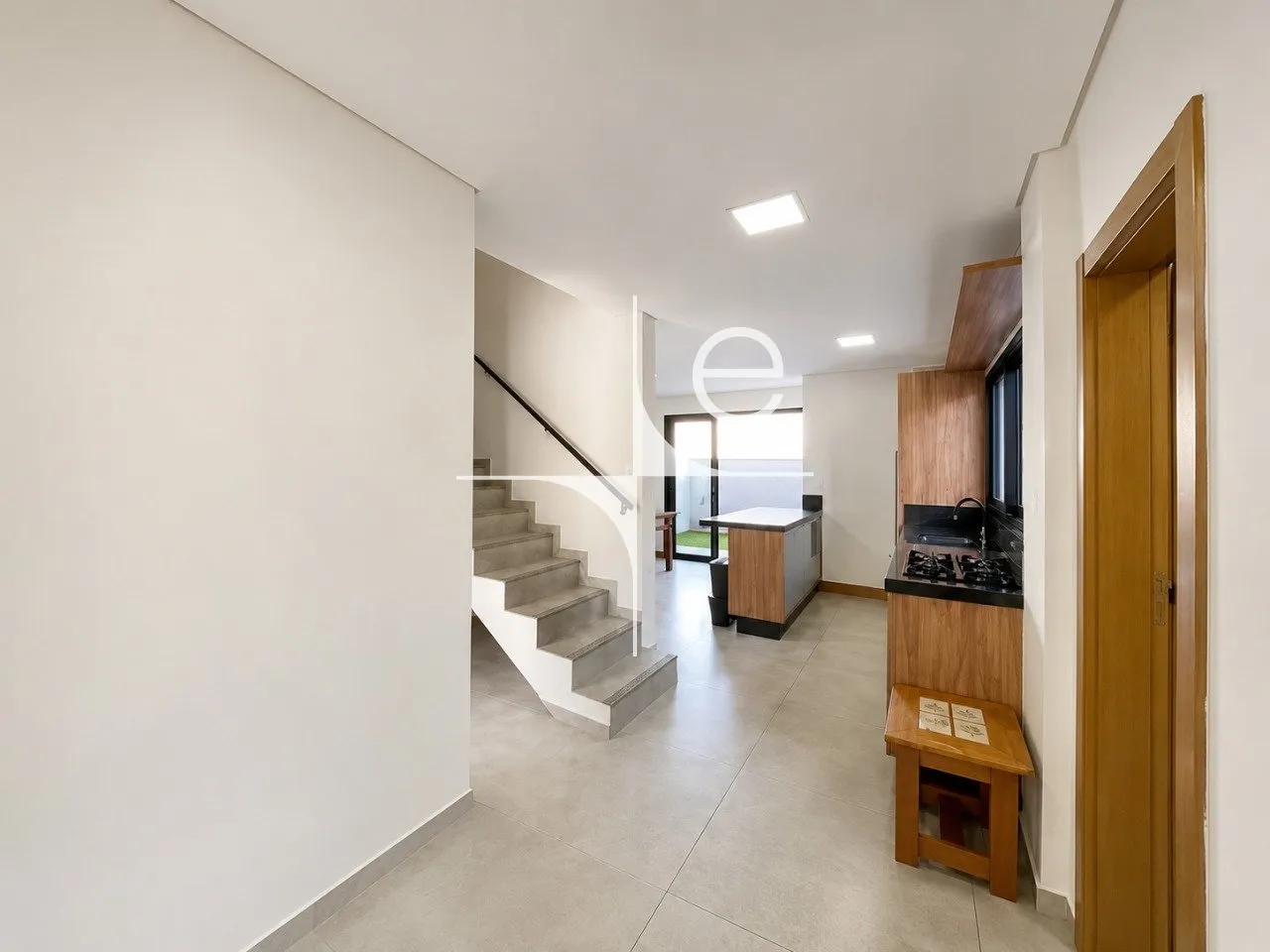 House with 3 bedrooms and a private yard — photo 11