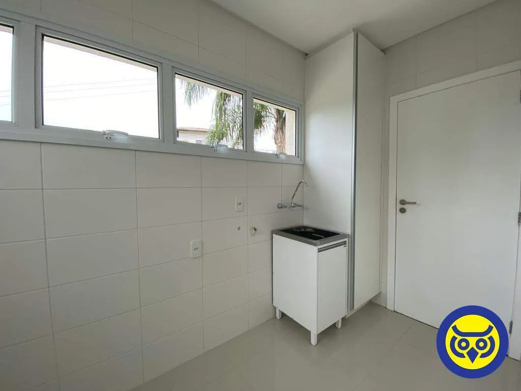 3-bedroom house with a water view — photo 13