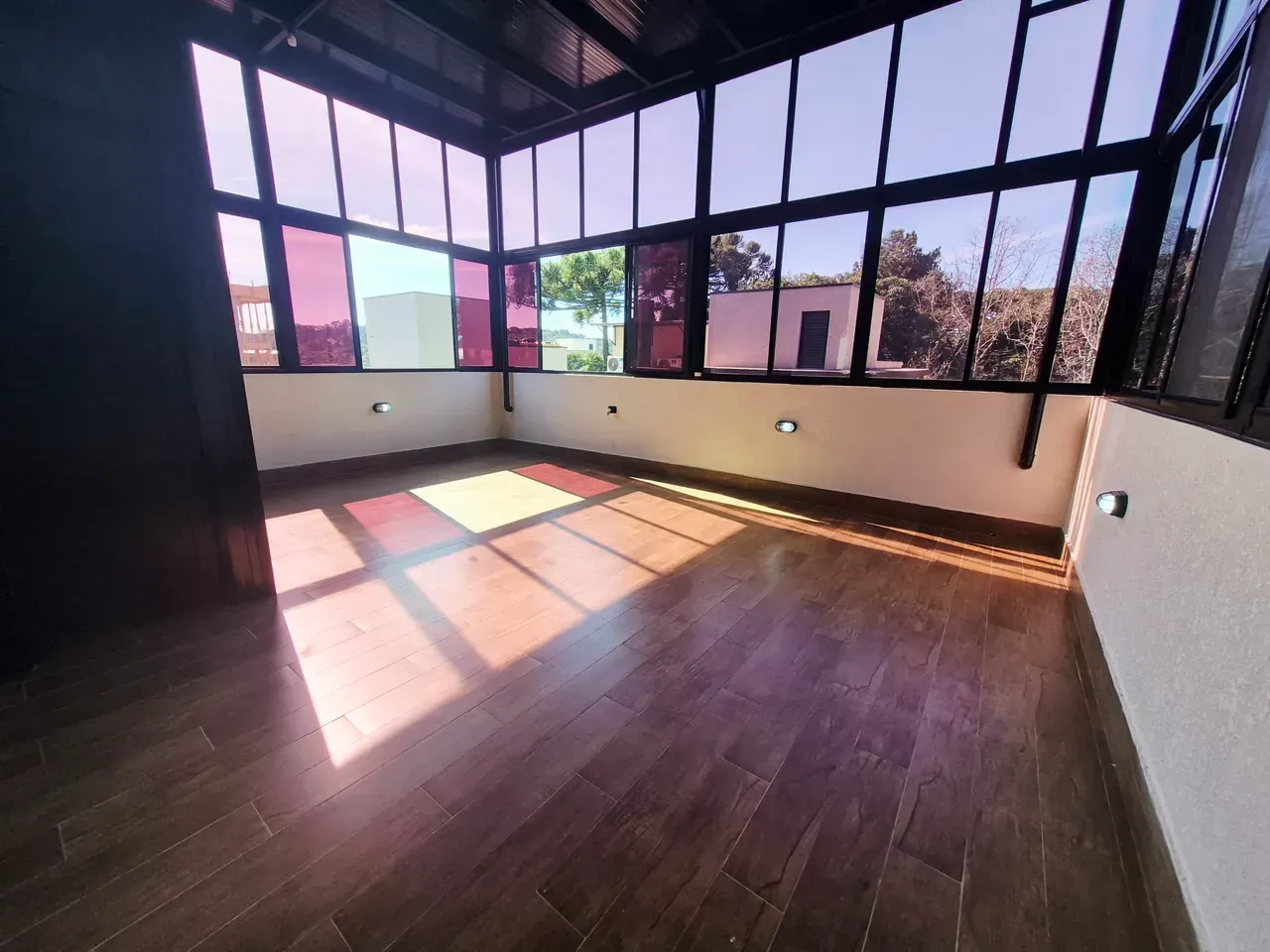 House with 3 bedrooms, 3 baths and a gas stove — photo 8