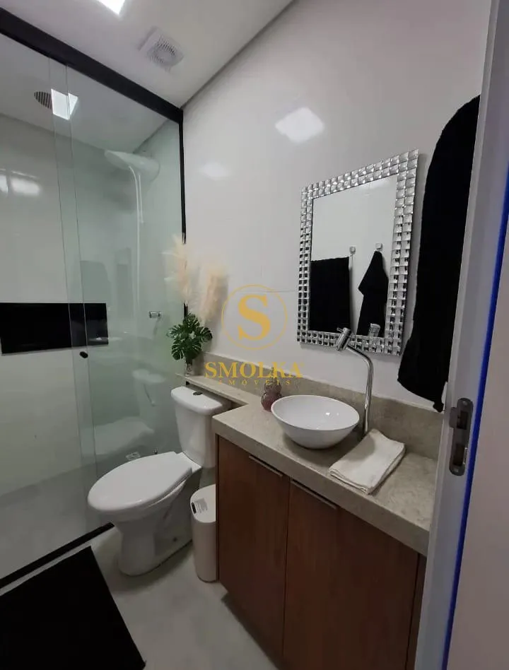 Furnished studio with integrated kitchen and glass shower — photo 10