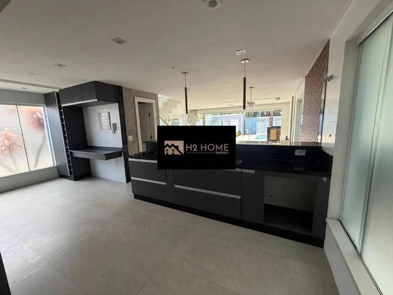 290 m² house with 4 bedrooms and 4 parking spots — photo 8