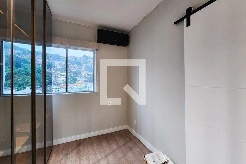 Furnished apartment, 58 m², with a glass-enclosed balcony — photo 30