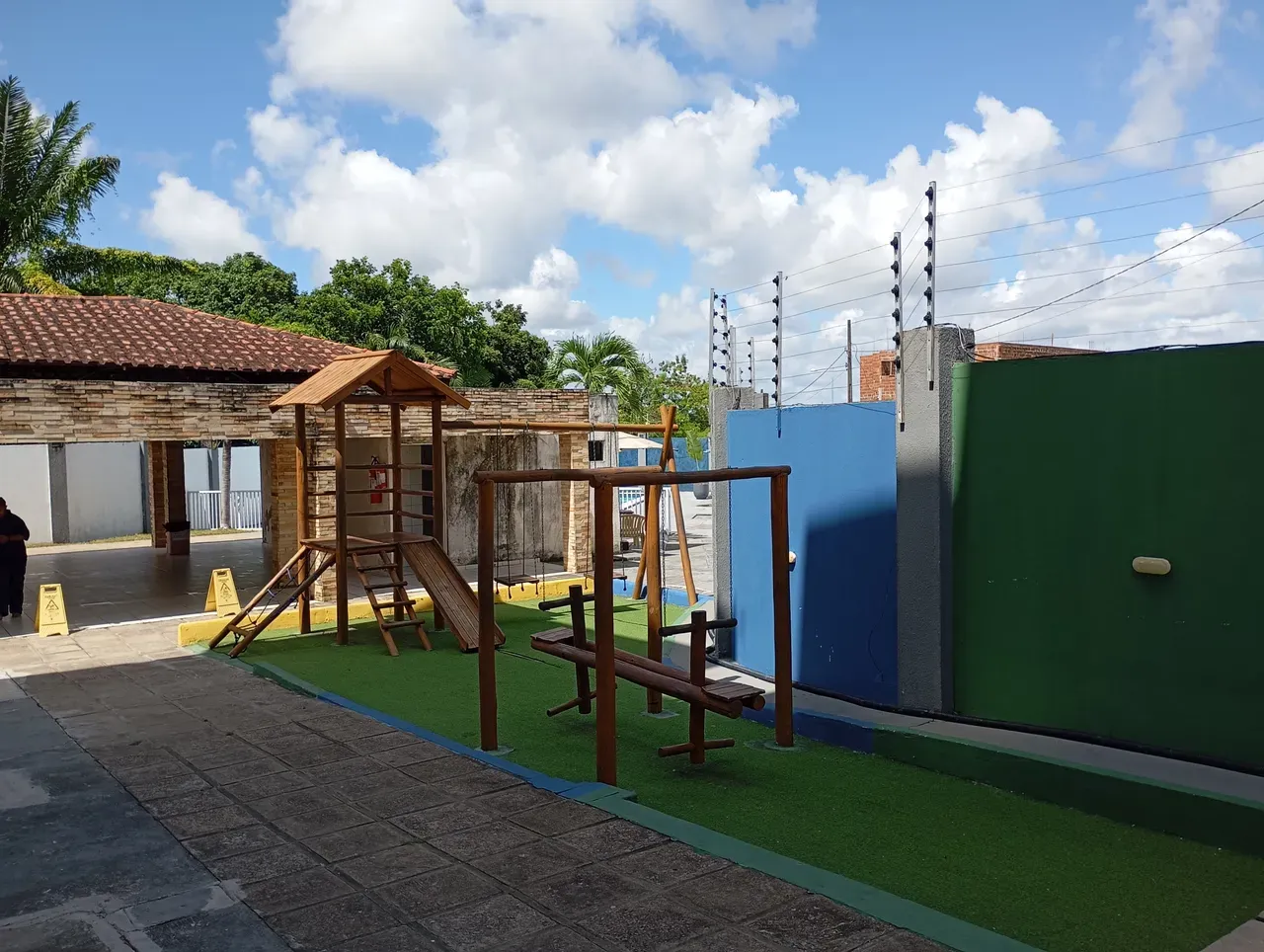Apartamento de 2 quartos em condomínio com piscina — photo 19