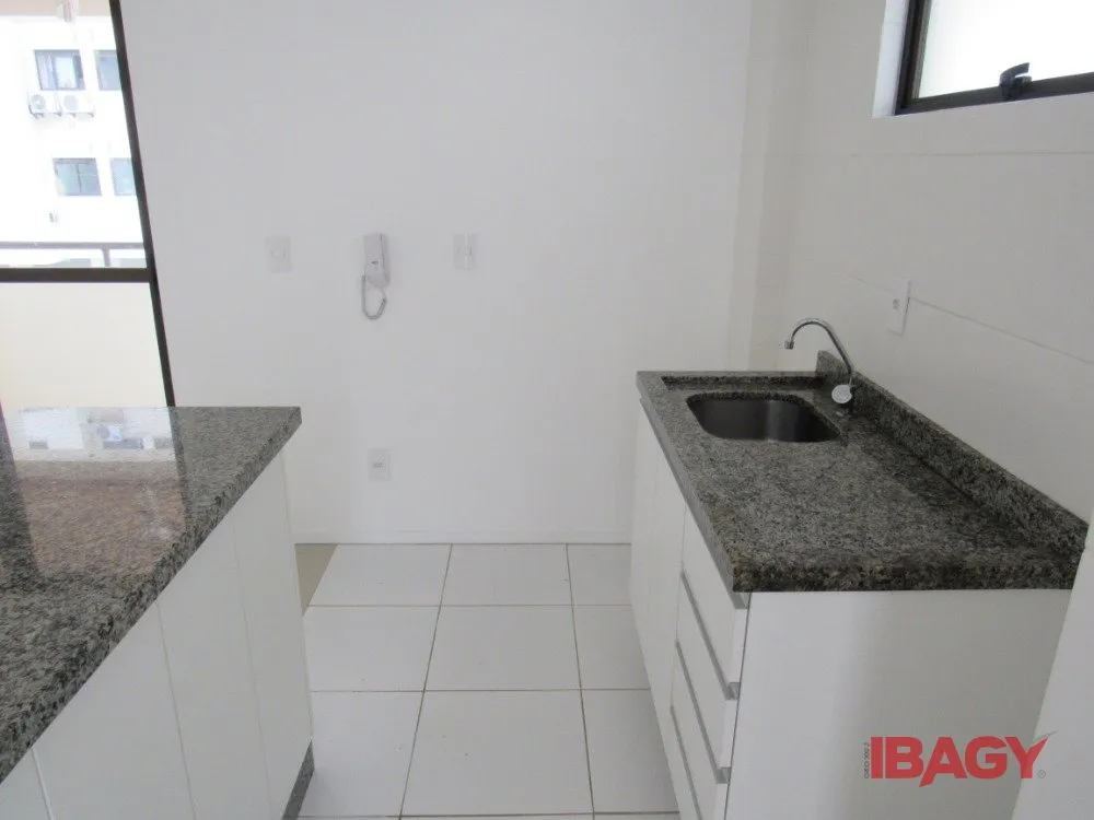 Unfurnished 1-bedroom apartment with 54 m² — photo 13