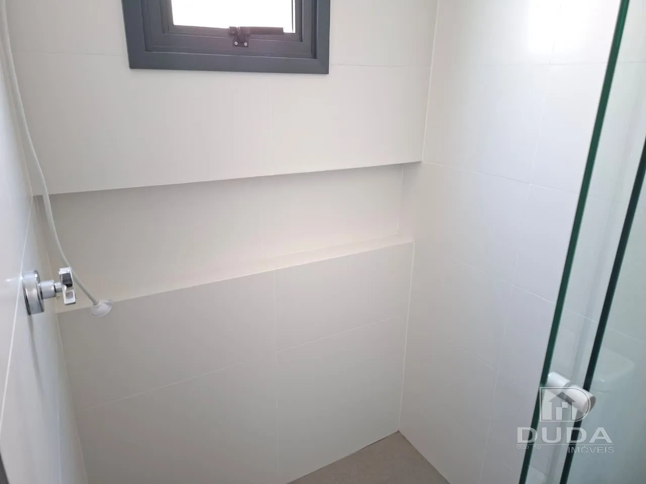 Furnished 1-bedroom apartment with open-plan kitchen — photo 19