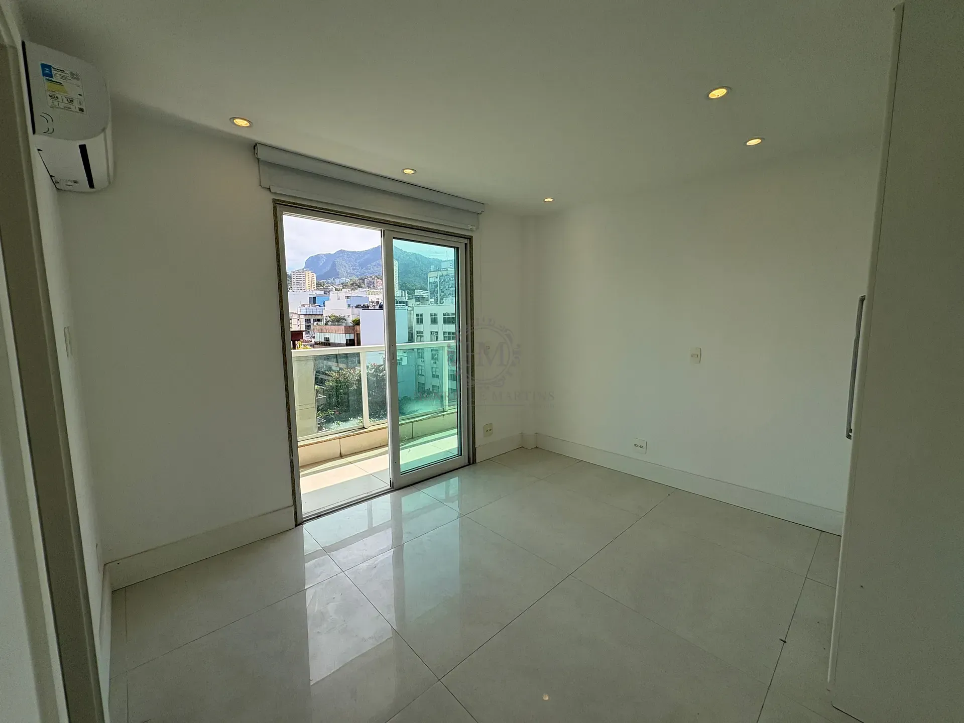 Triplex penthouse with 3 bedrooms and water view — photo 27