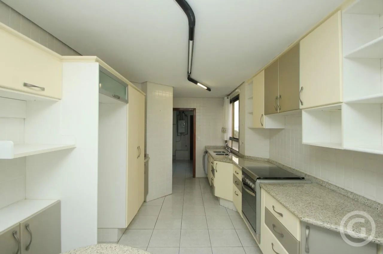 206 m² apartment with 4 bedrooms and 2 en-suites — photo 2