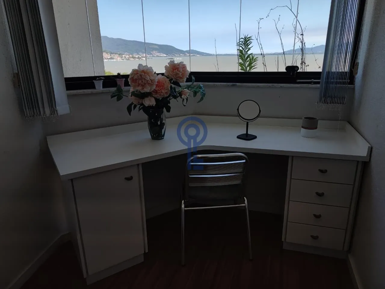 Furnished 98 m² apartment with 2 en-suite bedrooms — photo 4