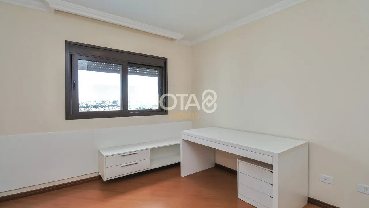 249 m² rental apartment with 3 bedrooms and a suite — photo 17