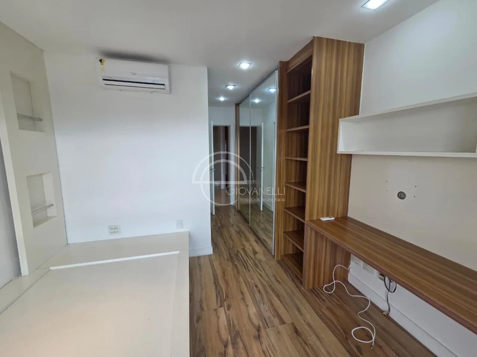 4-bedroom apartment with an enclosed gourmet balcony — photo 17