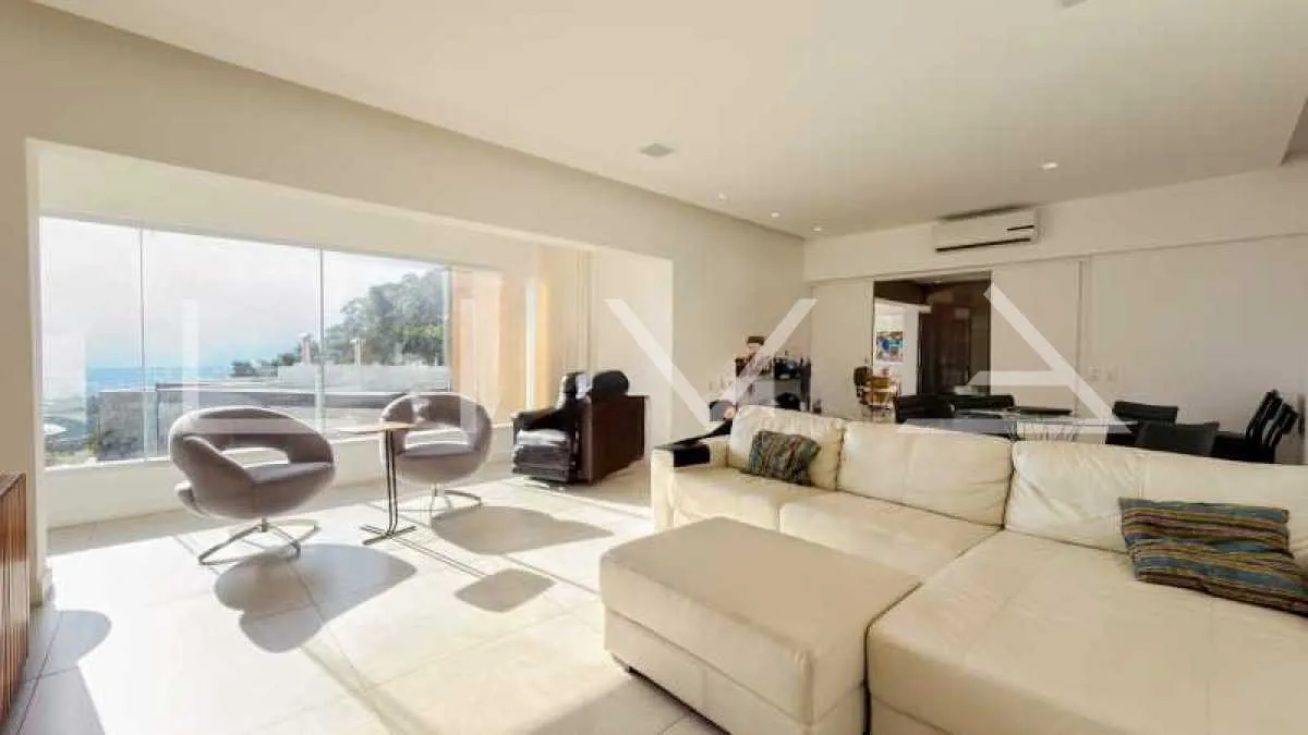 Furnished residential apartment with 4 en-suite bedrooms — photo 22