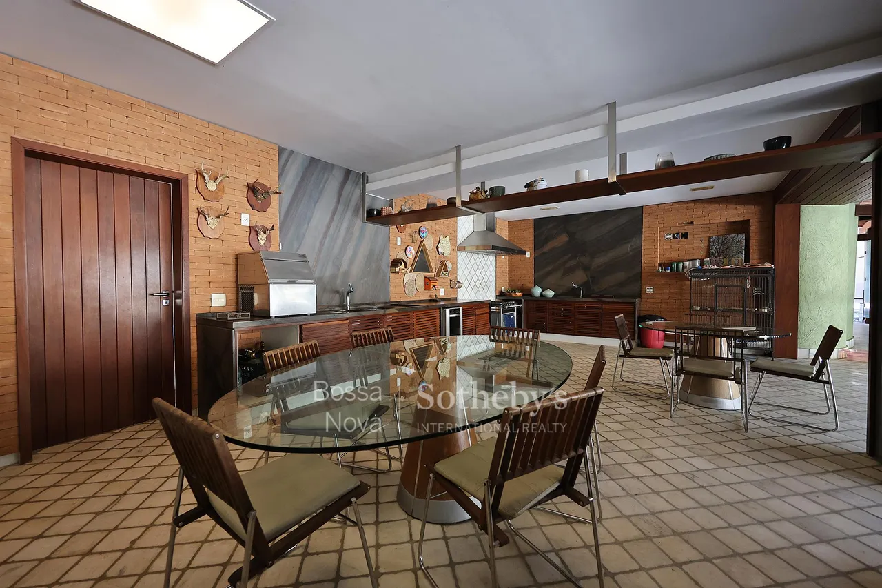 Casa sin amueblar con 5 dormitorios y cocina equipada