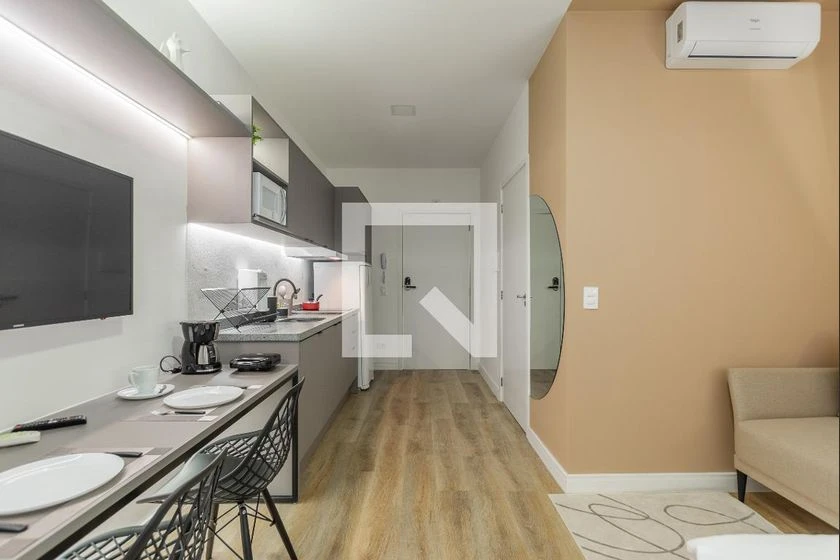 Furnished 1-bedroom apartment with open-plan kitchen — photo 5