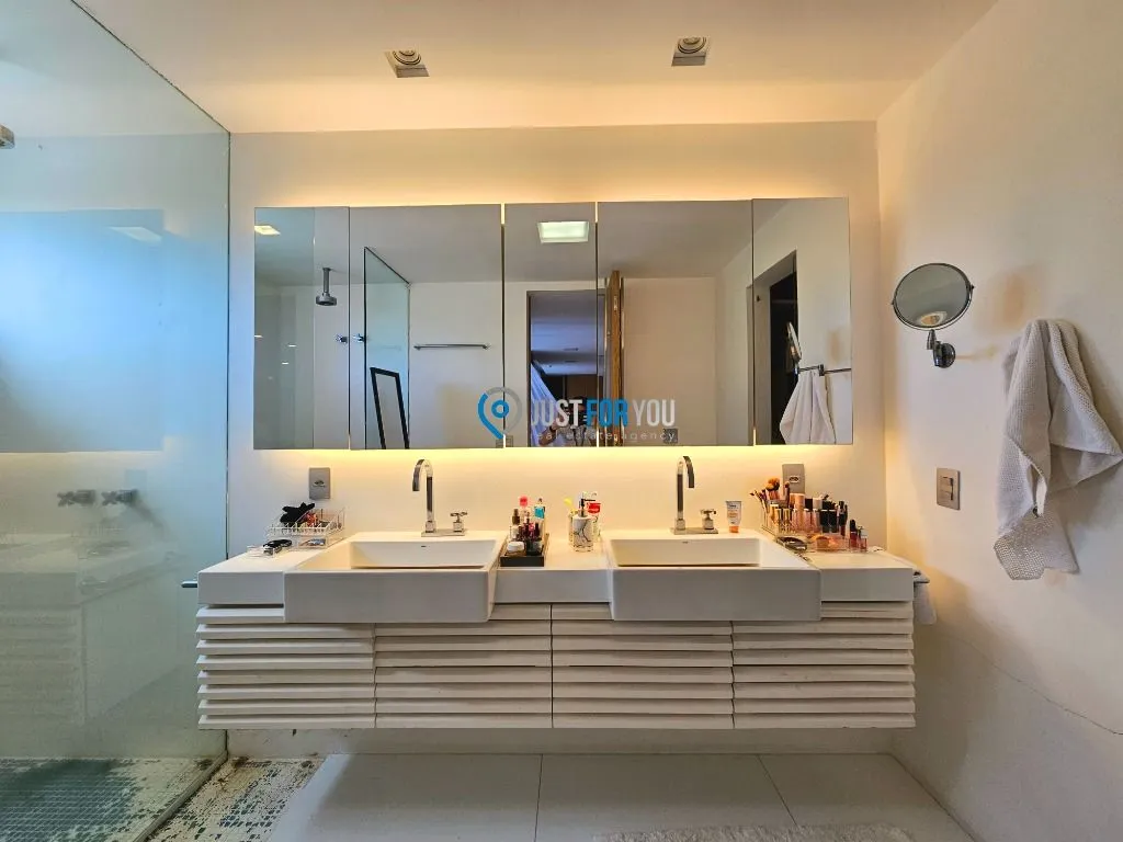 Casa com 4 dormitórios e 5 banheiros, 650 m² — photo 34