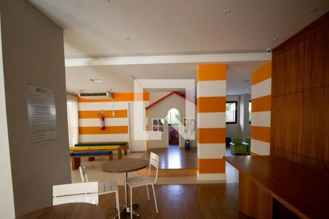 Apartamento de 89 m² com janelas do piso ao teto e closet — photo 98