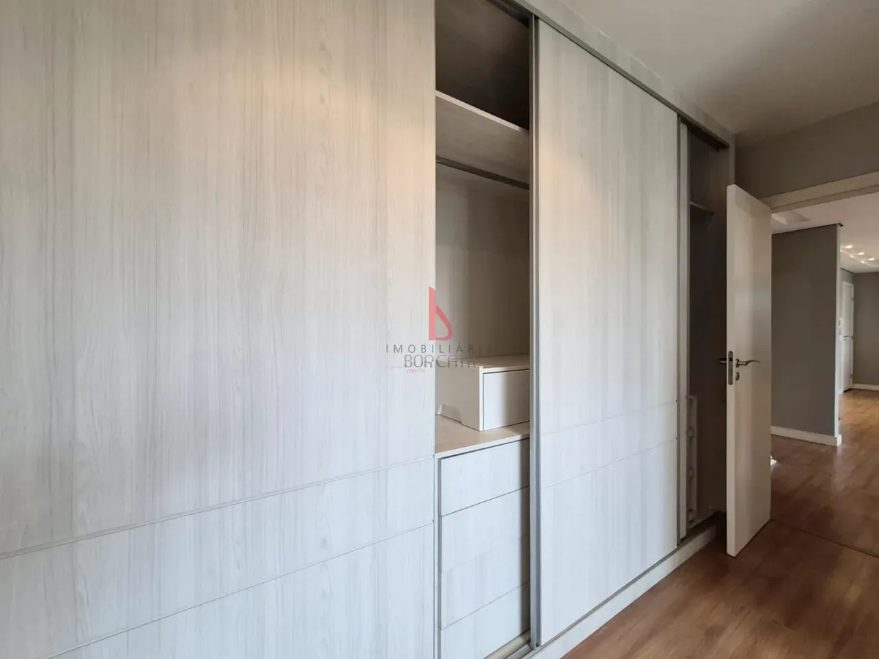 One-bedroom apartment in a building with a sauna — photo 40