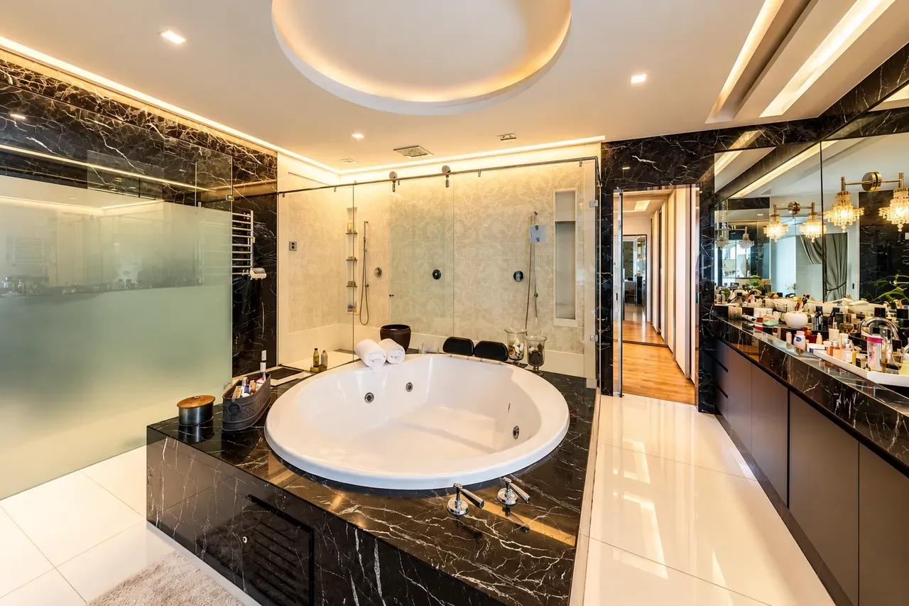 Ванна та 4 спальні: будинок 1020 м² — photo 16