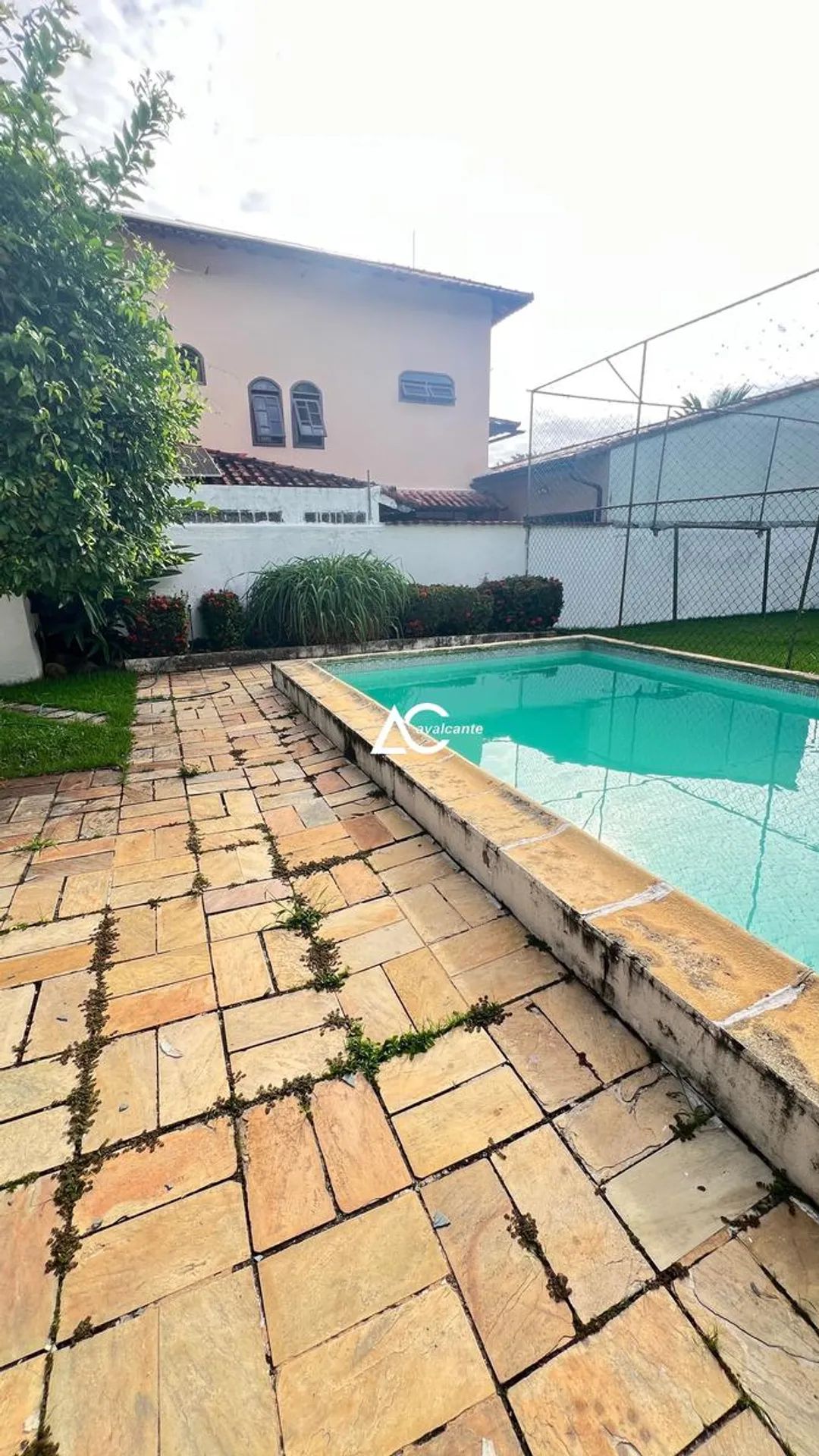 House with 5 bedrooms and 5 bathrooms plus a pool — photo 59