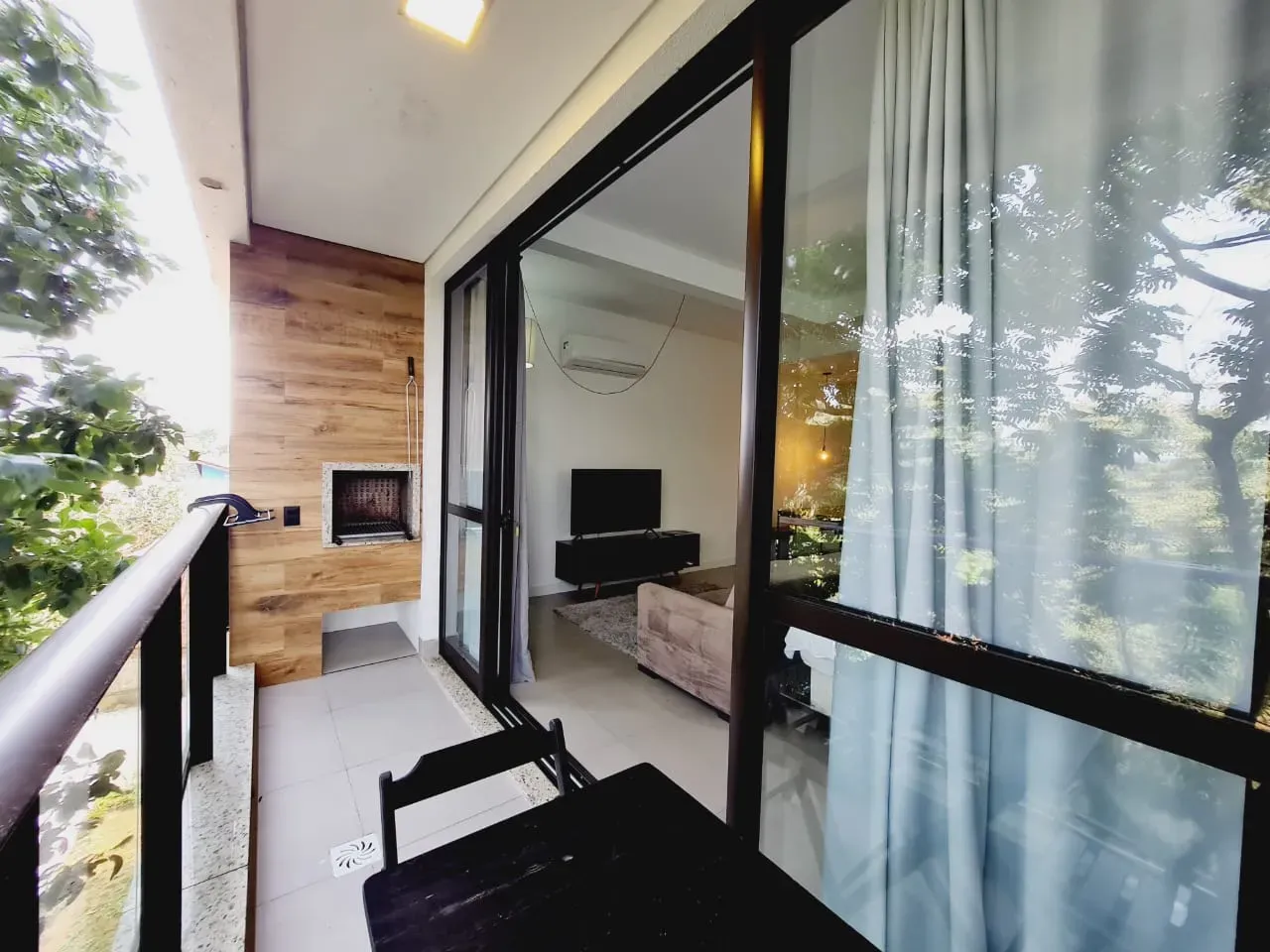 Studio with balcony grill and included parking spot — photo 22