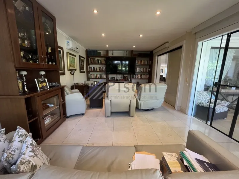 Rental house with 4 en-suite bedrooms and 4 parking spots — photo 48