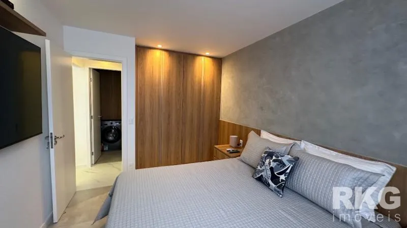 Furnished 1-bedroom apartment with open-plan kitchen — photo 6