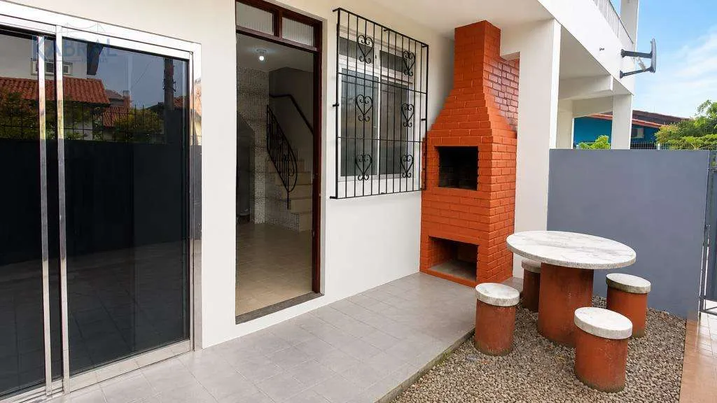 2-bedroom house with a separate kitchen and 2 bathrooms