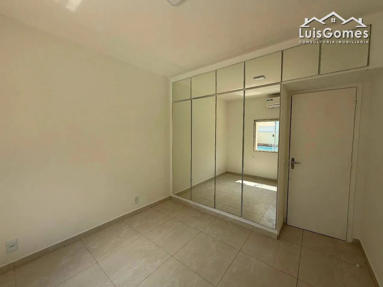 Unfurnished house with 5 bedrooms and 5 bathrooms — photo 11