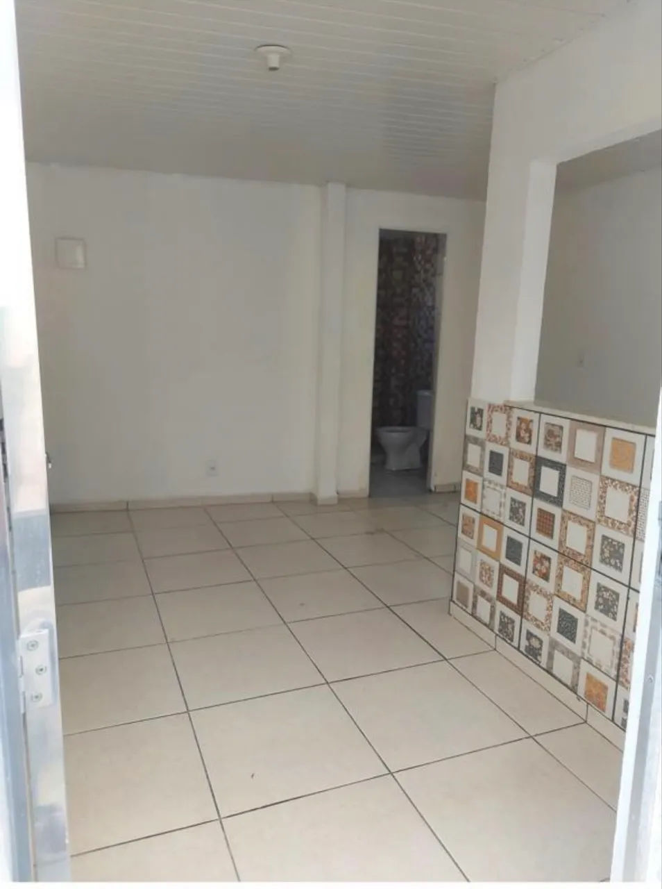 Unfurnished 1-bedroom apartment with balcony — photo 6