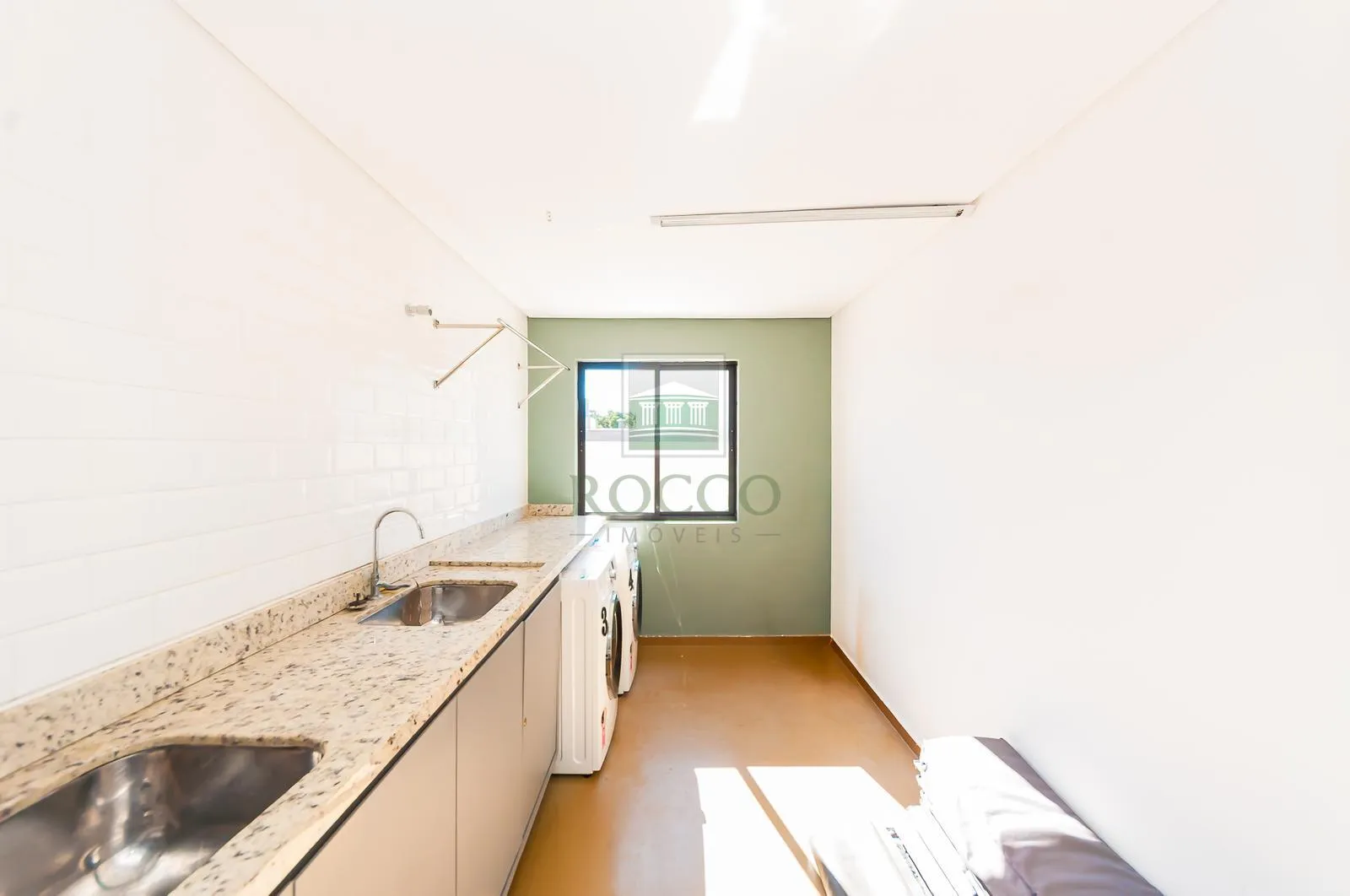 1-bedroom apartment with en-suite and 1 parking space — photo 27