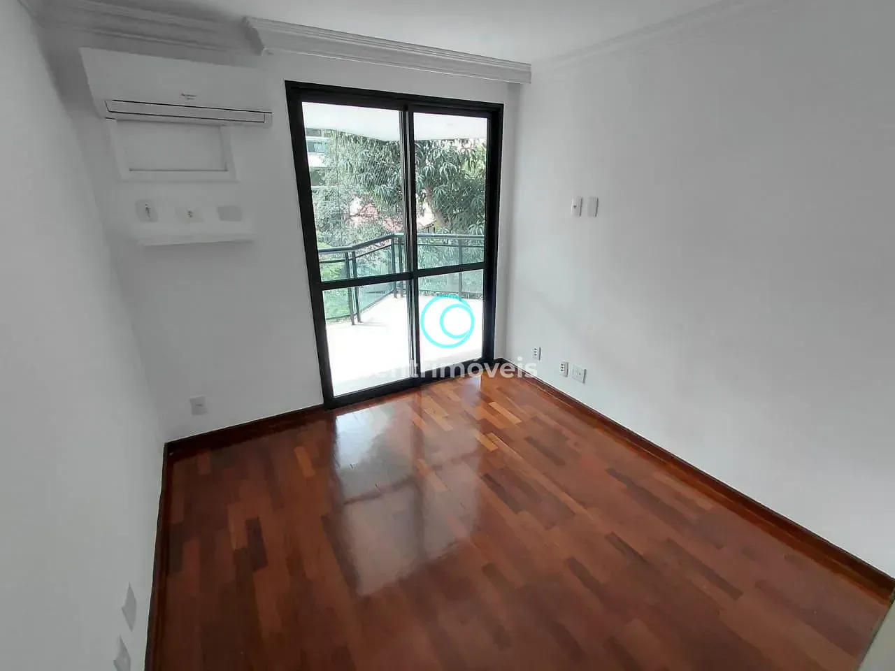 3-bedroom apartment with a walk-in closet — photo 13