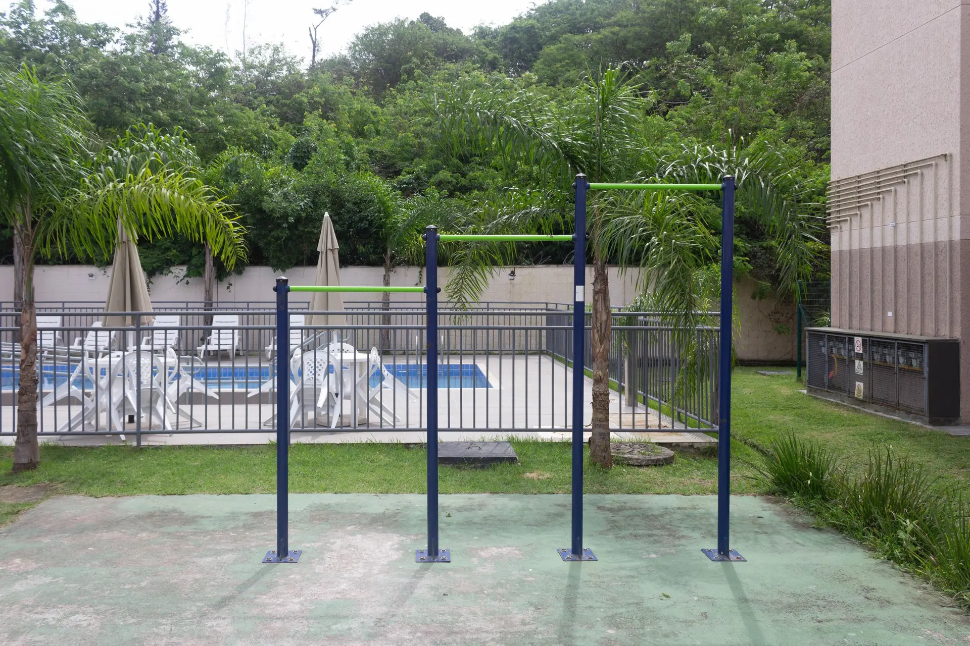 2-bedroom apartment in a building with a gym — photo 15