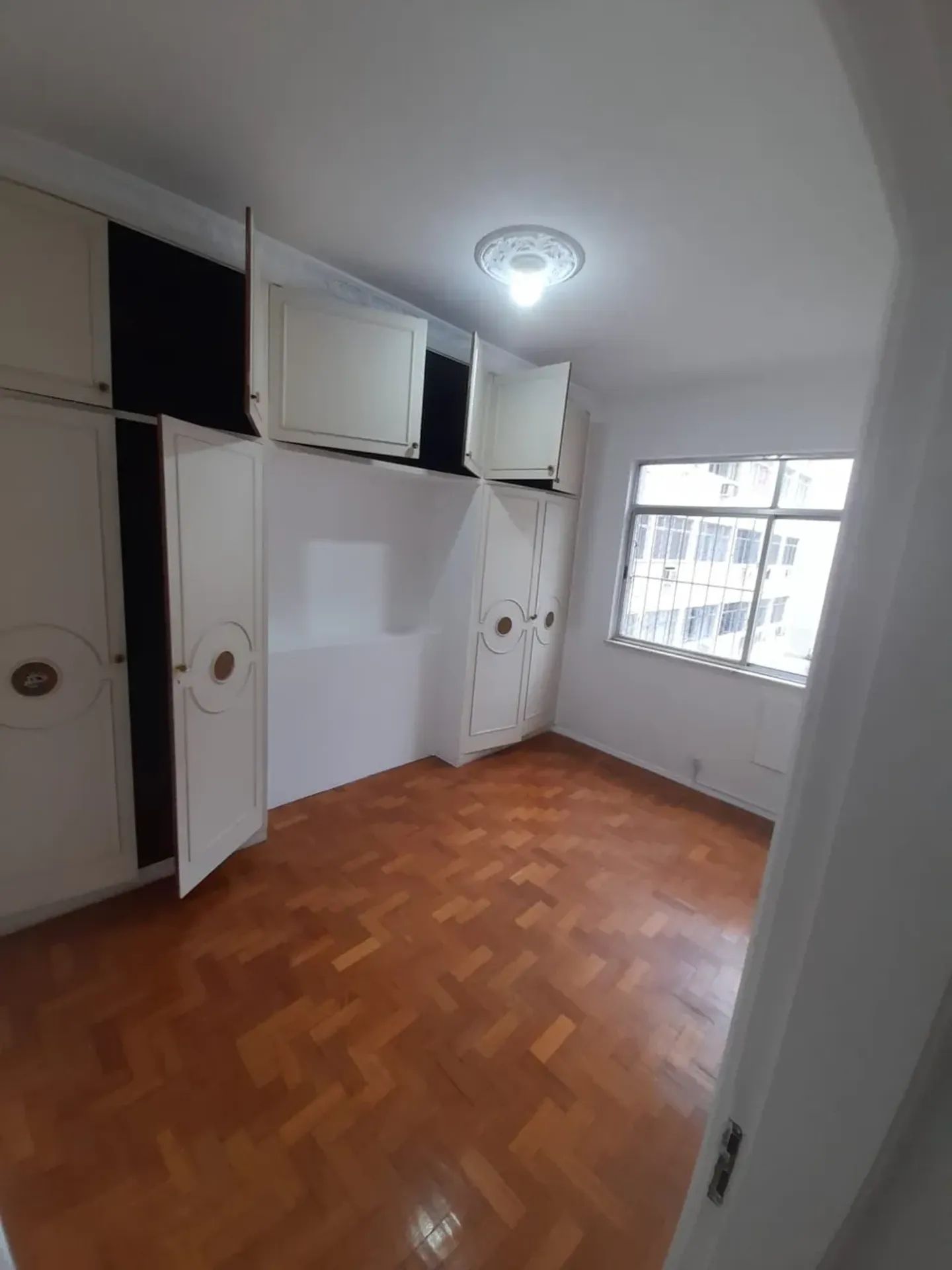 Apartment, 90 m², with wood or laminate floors — photo 3