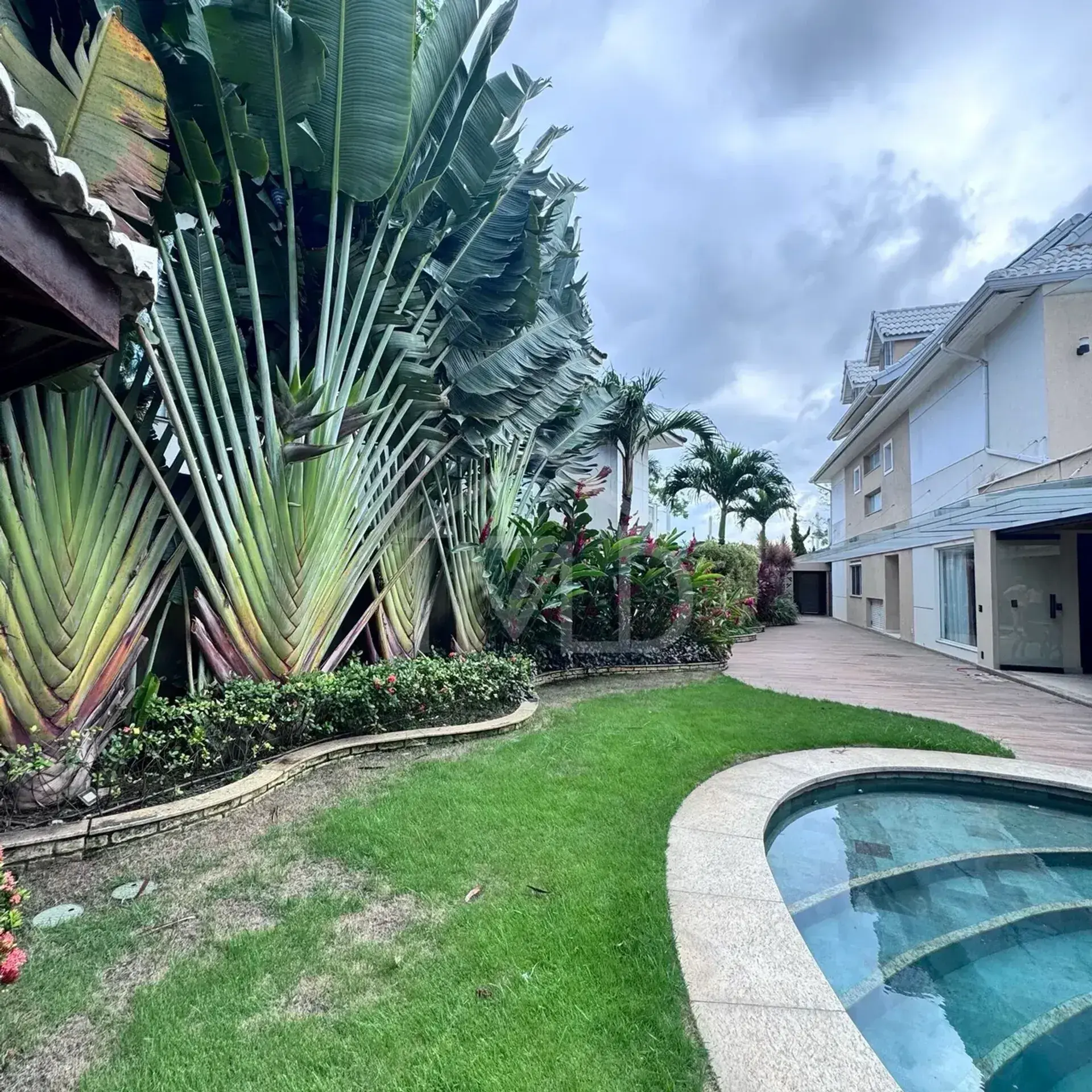 Furnished house with 4 bedrooms and 5 bathrooms, open kitchen — photo 37