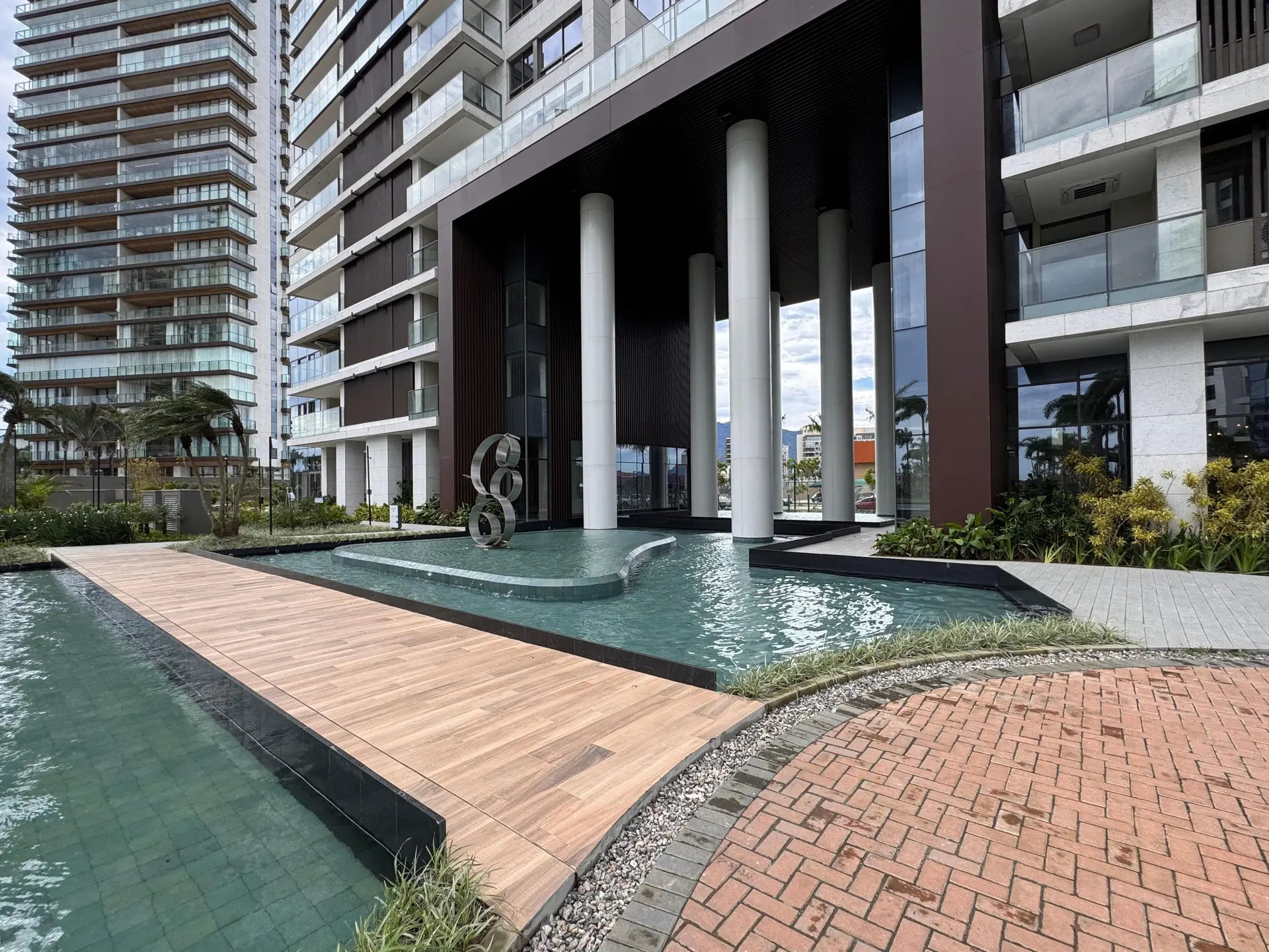 Furnished apartment with 3 en-suite bedrooms and balcony — photo 47