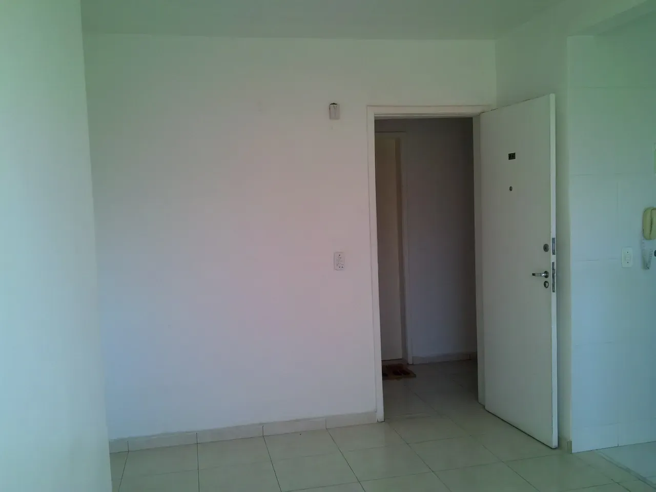 Unfurnished apartment with 2 bedrooms and 1 bathroom — photo 31