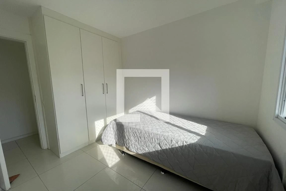 Furnished 2-bedroom apartment with balcony — photo 8